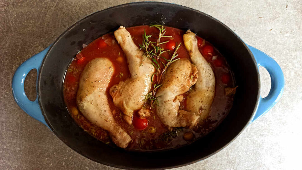 Ajouter les cuisses de poulet