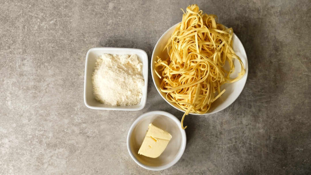 Les ingrédients des fettuccine Alfredo