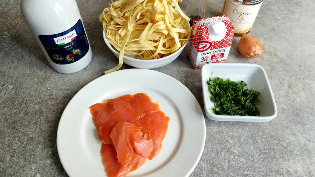 Les ingrédients des tagliatelle au saumon fumé
