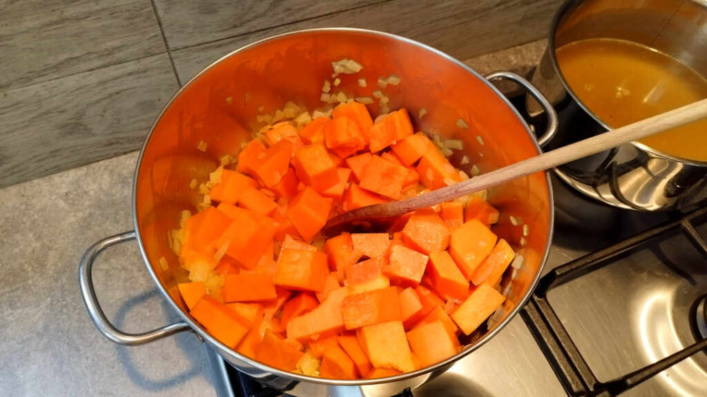 Ajouter les cubes de courge