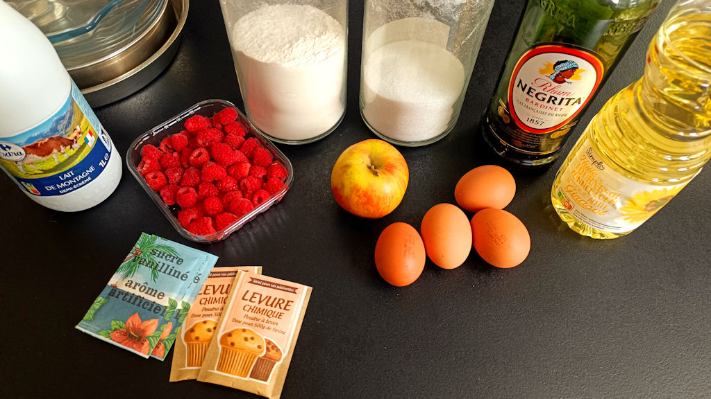 Les ingrédients du gâteau pomme framboises